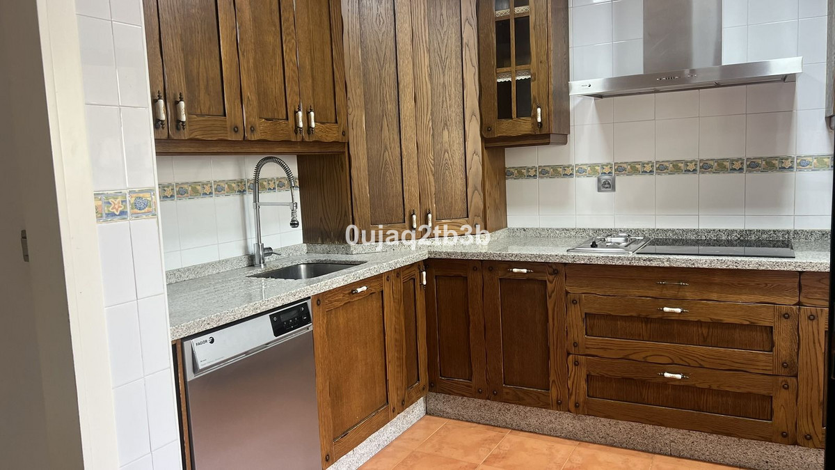 3 Bed, 2 Bath, ApartmentFor Sale, Estepona, Malaga