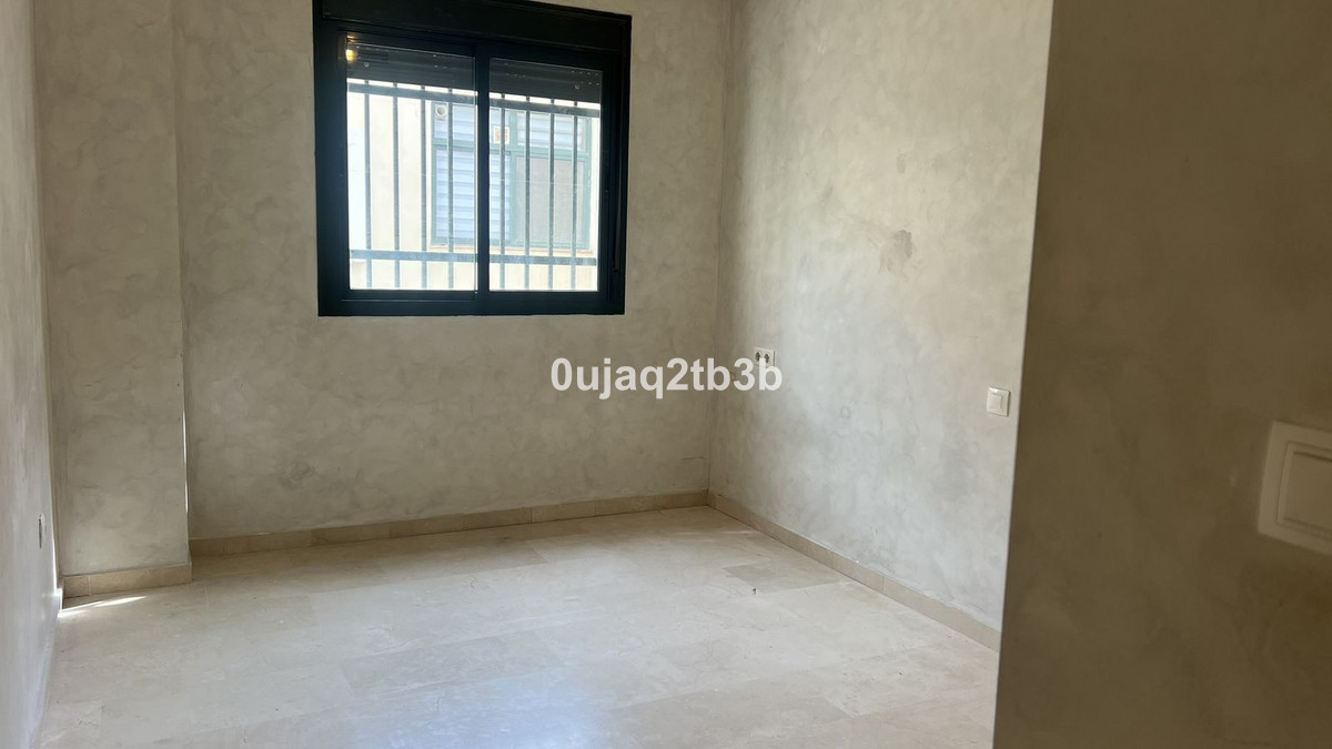 3 Bed, 2 Bath, ApartmentFor Sale, Estepona, Malaga