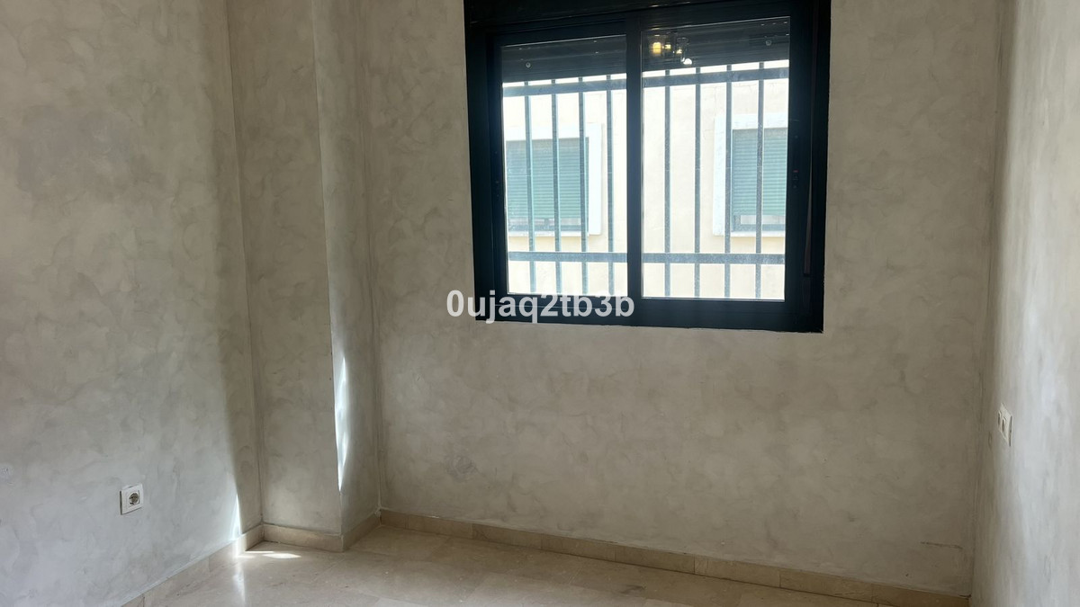 3 Bed, 2 Bath, ApartmentFor Sale, Estepona, Malaga