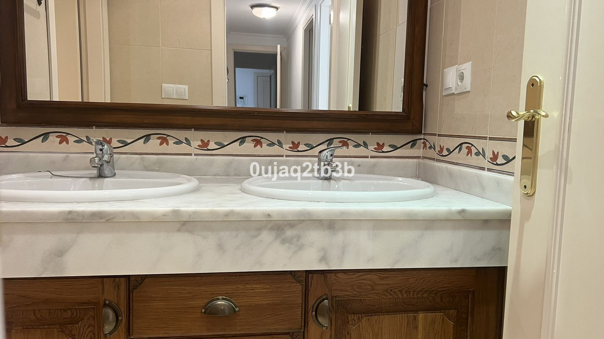 3 Bed, 2 Bath, ApartmentFor Sale, Estepona, Malaga