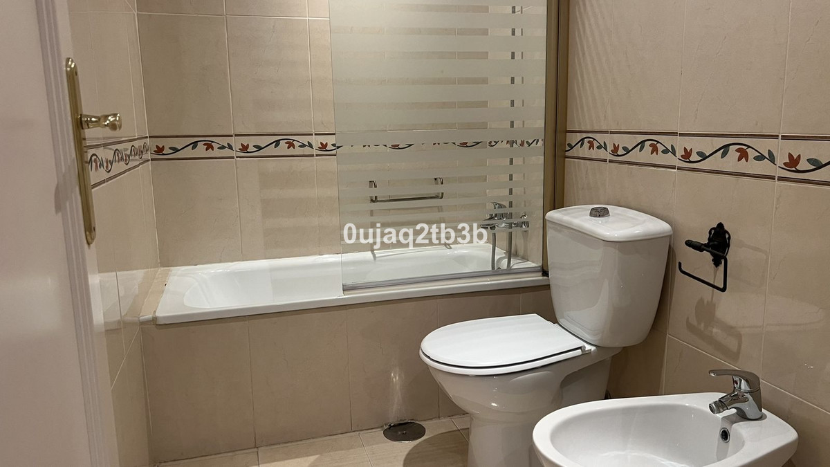 3 Bed, 2 Bath, ApartmentFor Sale, Estepona, Malaga