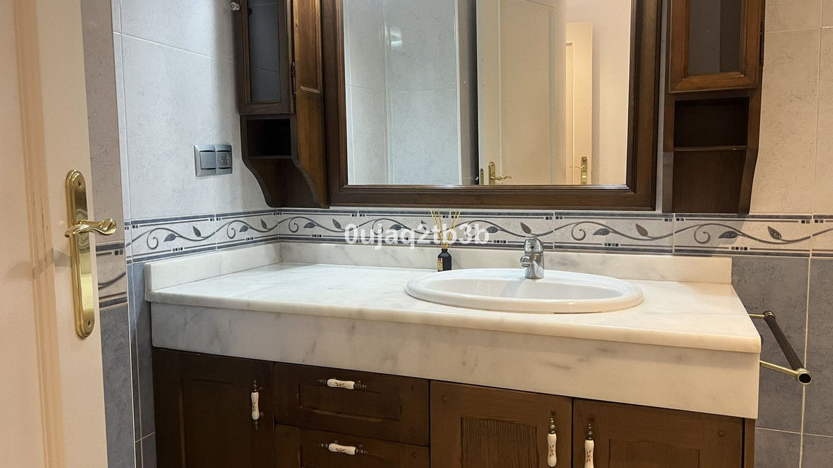 3 Bed, 2 Bath, ApartmentFor Sale, Estepona, Malaga