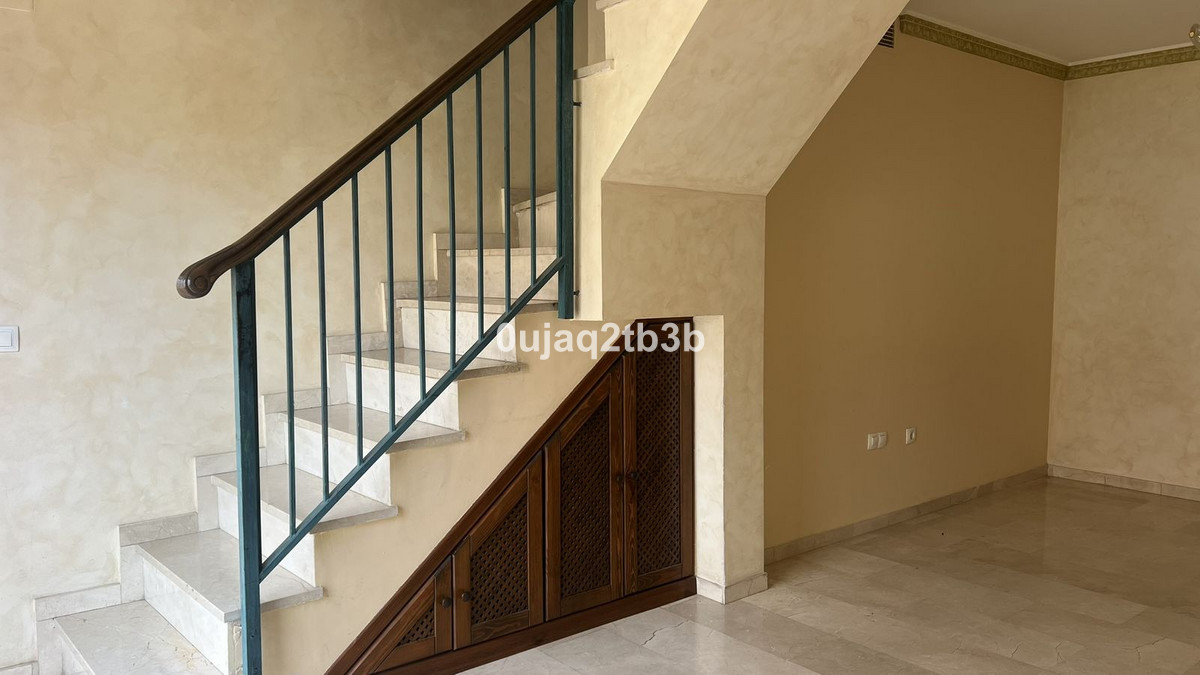 3 Bed, 2 Bath, ApartmentFor Sale, Estepona, Malaga