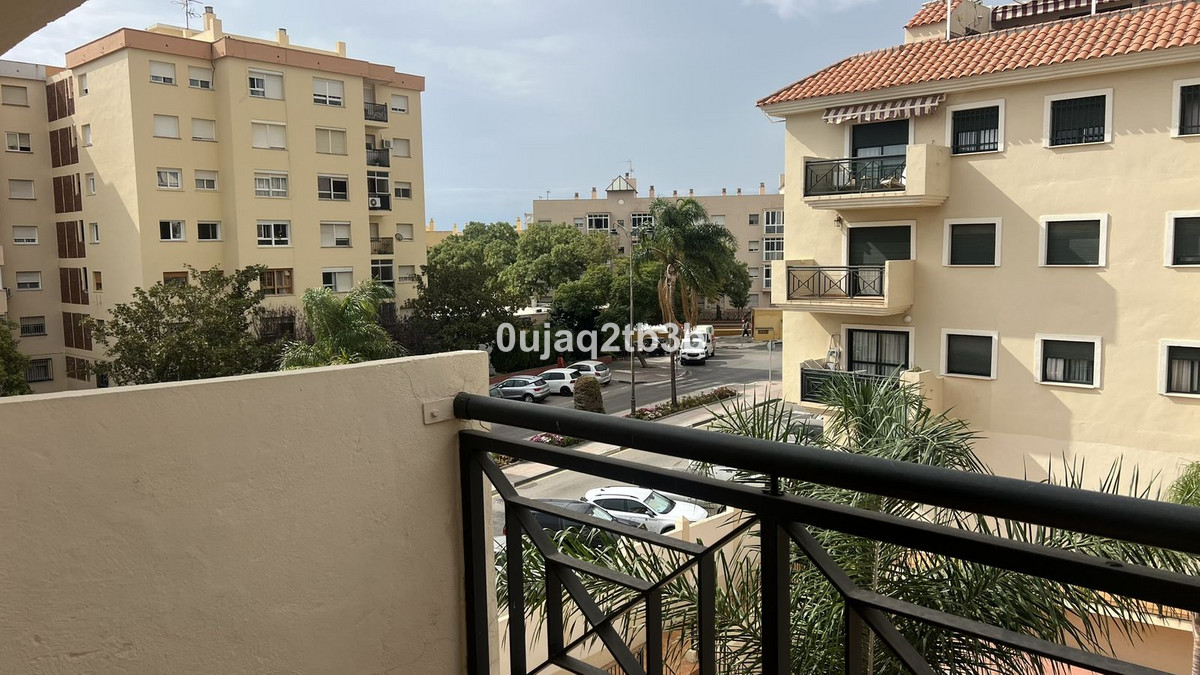 3 Bed, 2 Bath, ApartmentFor Sale, Estepona, Malaga