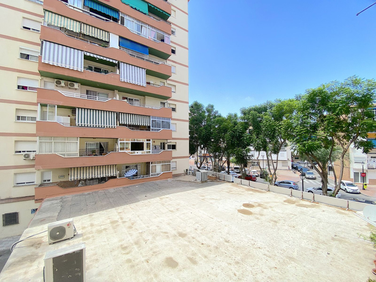 3 Bed, 2 Bath, ApartmentFor Sale, Fuengirola, Malaga