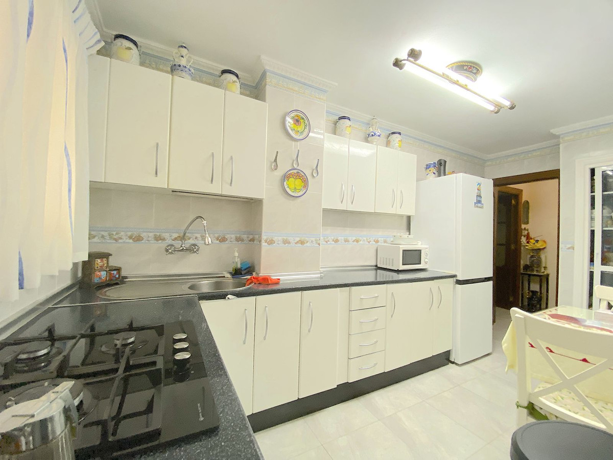 3 Bed, 2 Bath, ApartmentFor Sale, Fuengirola, Malaga