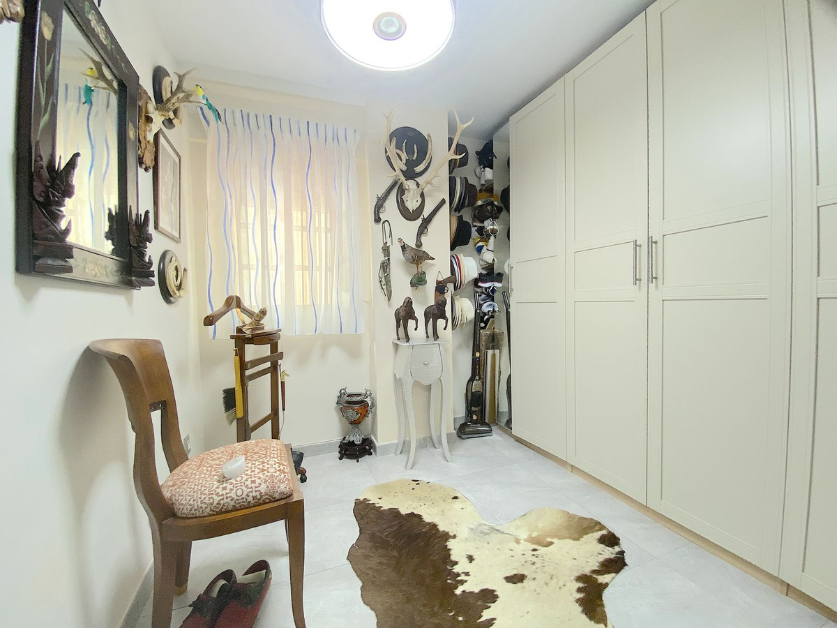 3 Bed, 2 Bath, ApartmentFor Sale, Fuengirola, Malaga