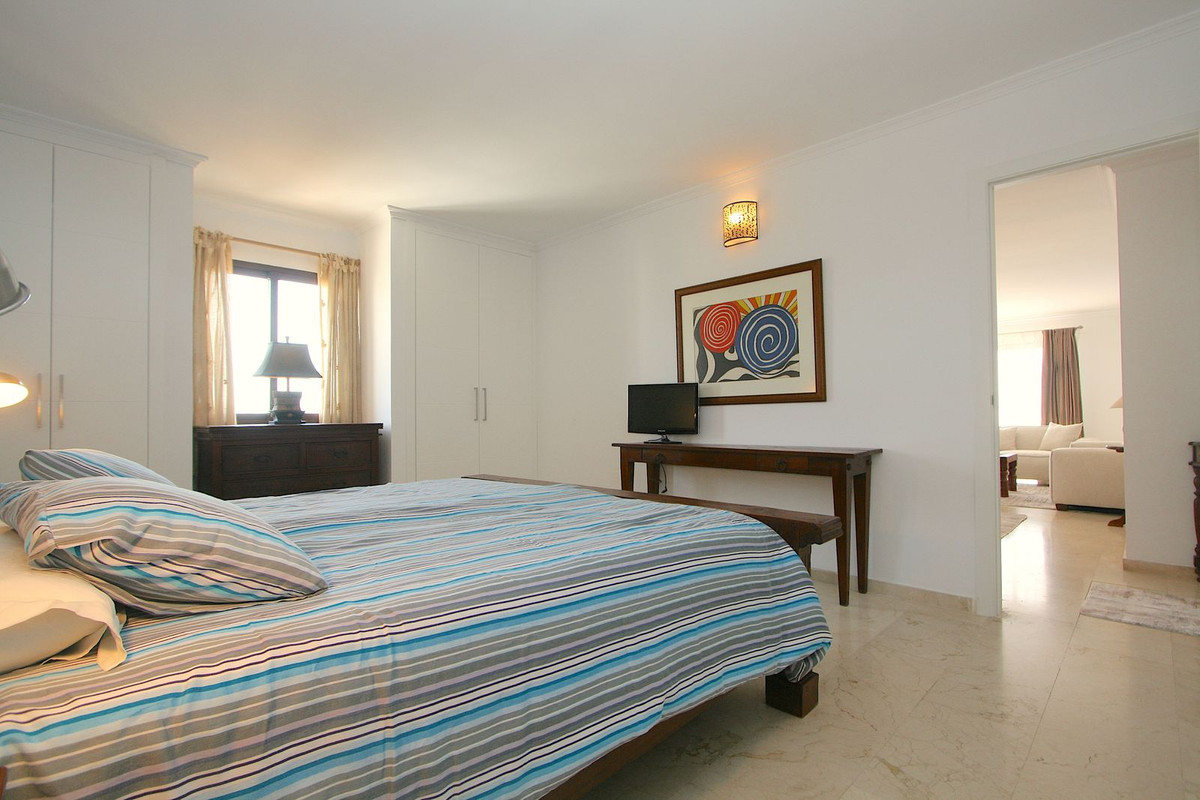 4 Bed, 2 Bath, ApartmentFor Sale, Fuengirola, Malaga