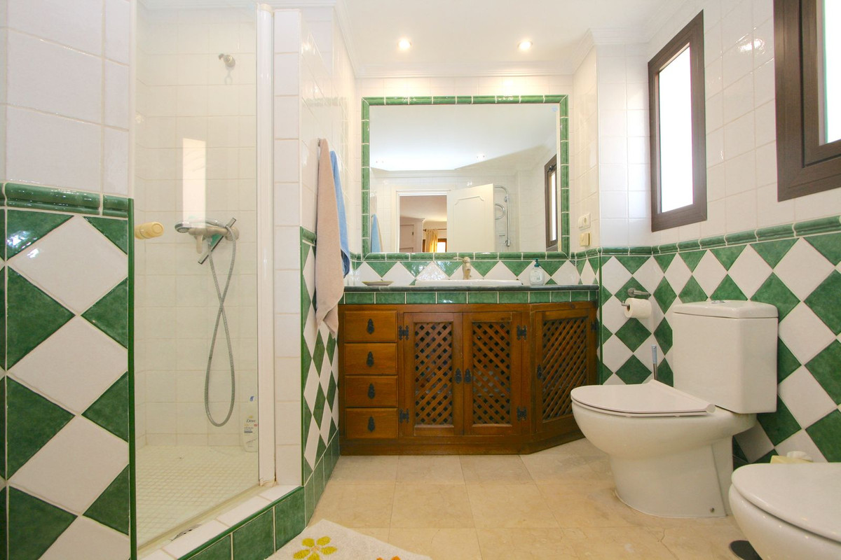 4 Bed, 2 Bath, ApartmentFor Sale, Fuengirola, Malaga