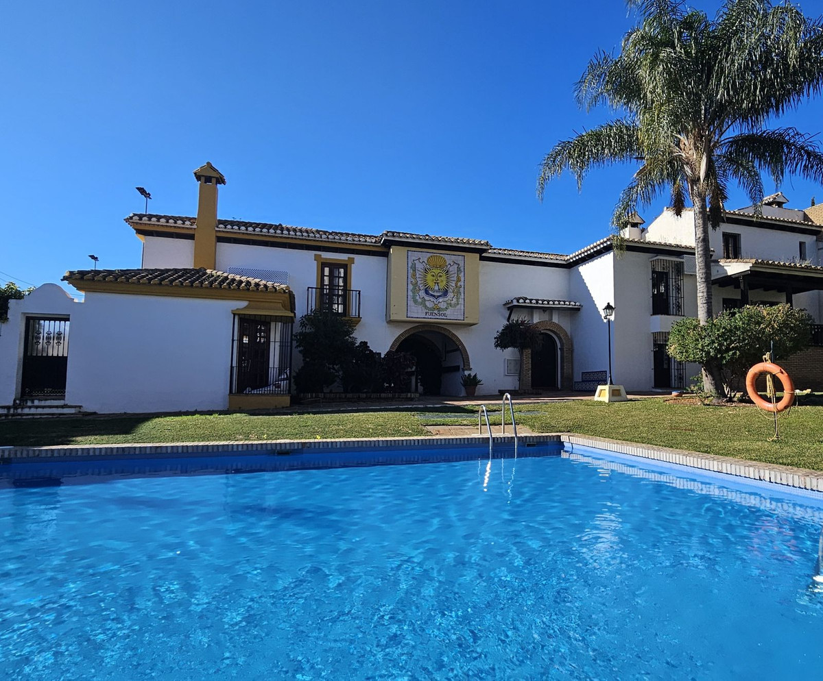 4 Bed, 2 Bath, ApartmentFor Sale, Fuengirola, Malaga