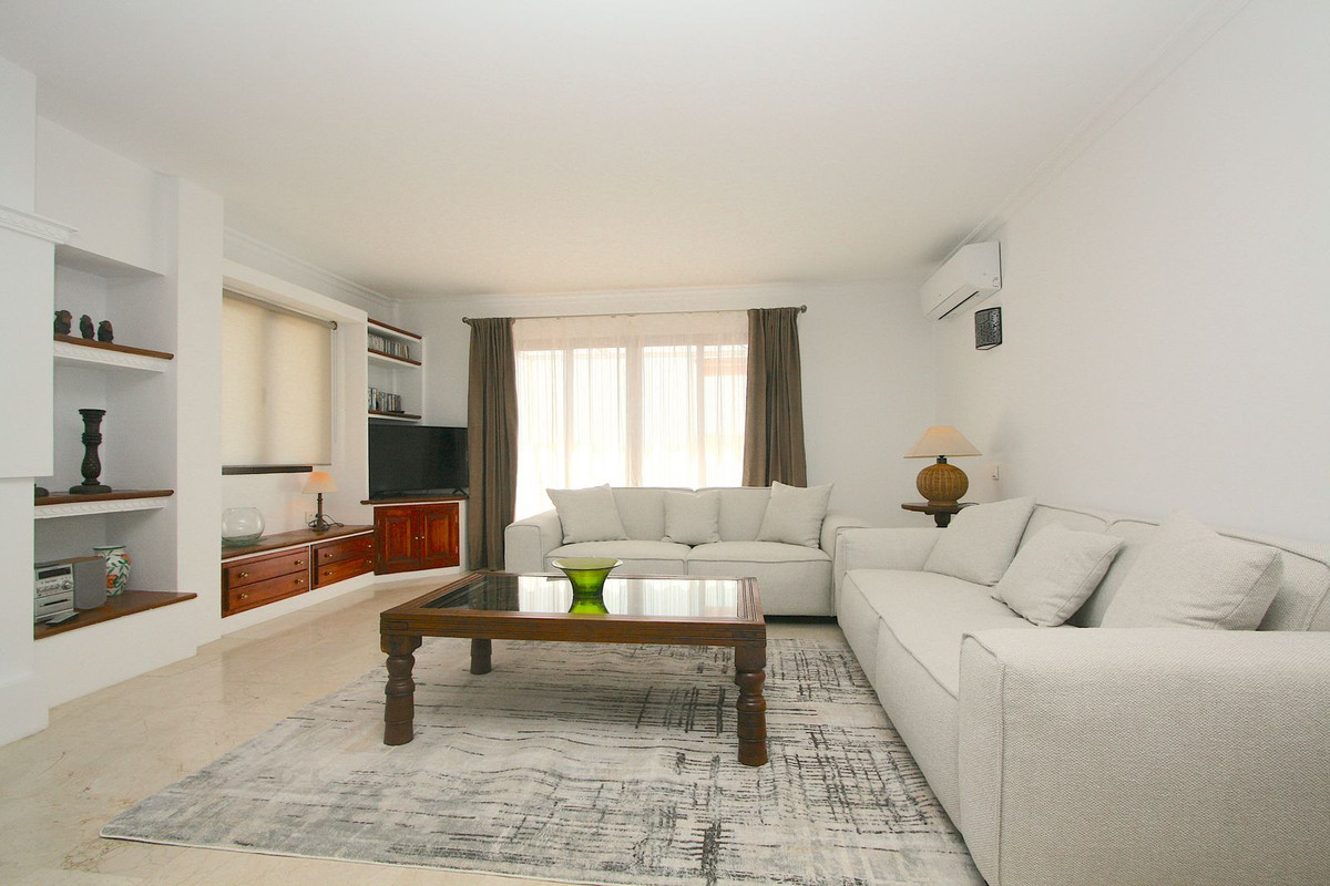 4 Bed, 2 Bath, ApartmentFor Sale, Fuengirola, Malaga