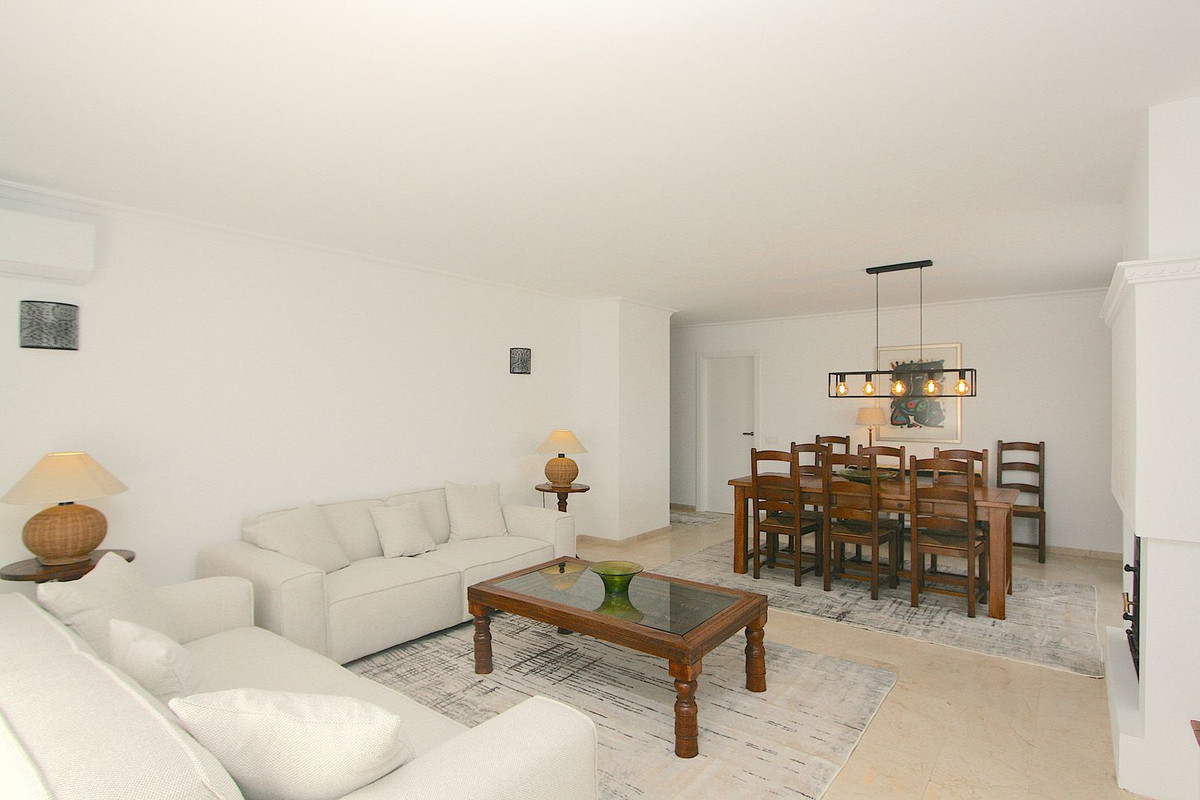 4 Bed, 2 Bath, ApartmentFor Sale, Fuengirola, Malaga