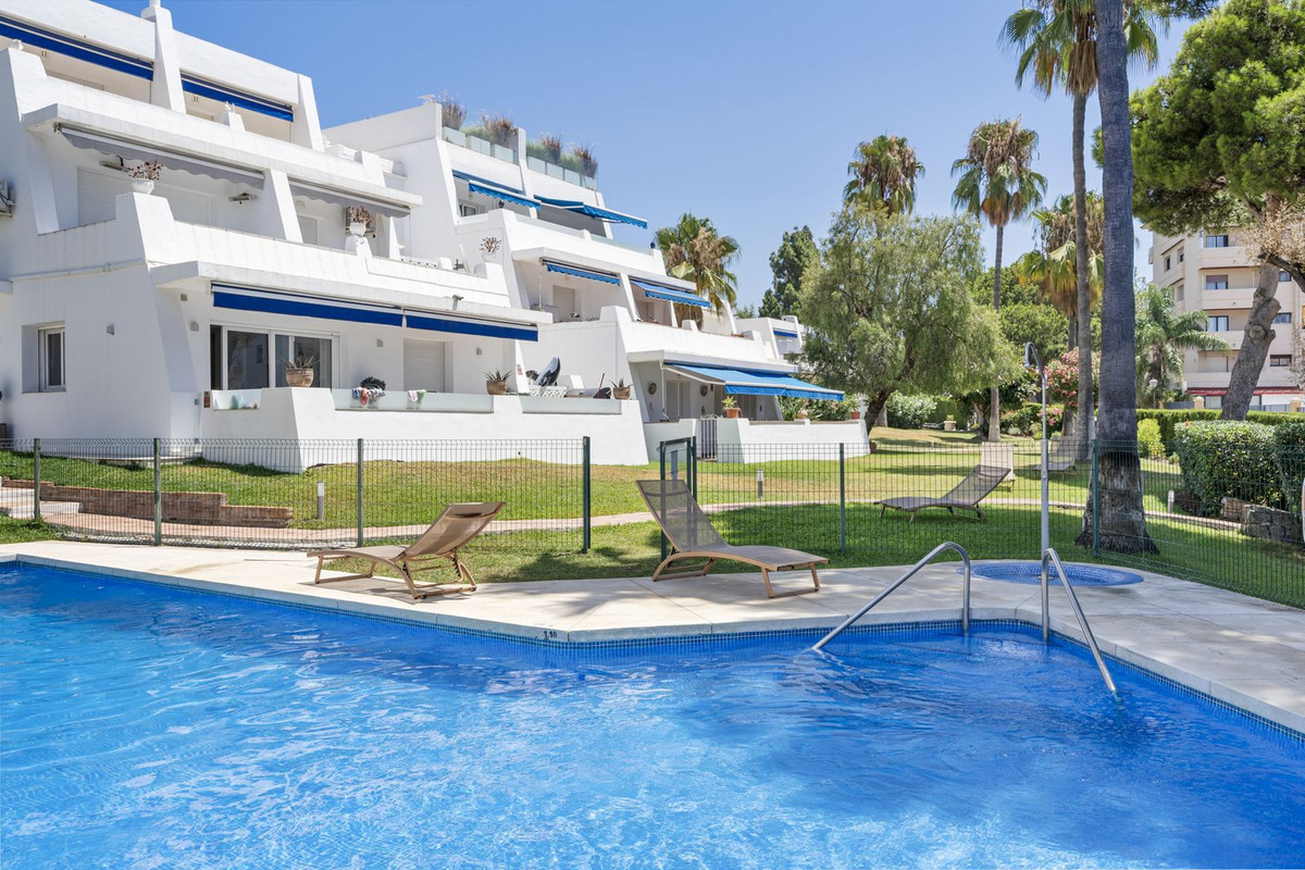 3 Bed, 3 Bath, ApartmentFor Sale, Nueva Andalucia, Malaga