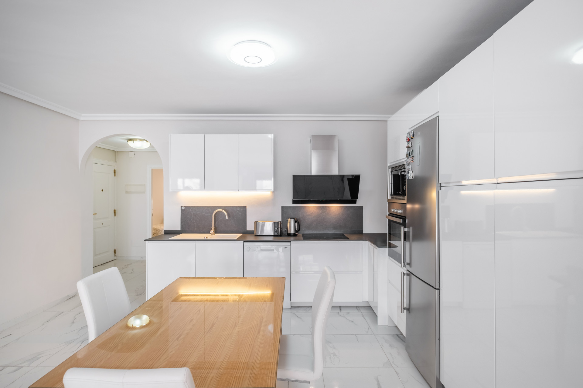 3 Bed, 2 Bath, ApartmentFor Sale, Marbella, Malaga