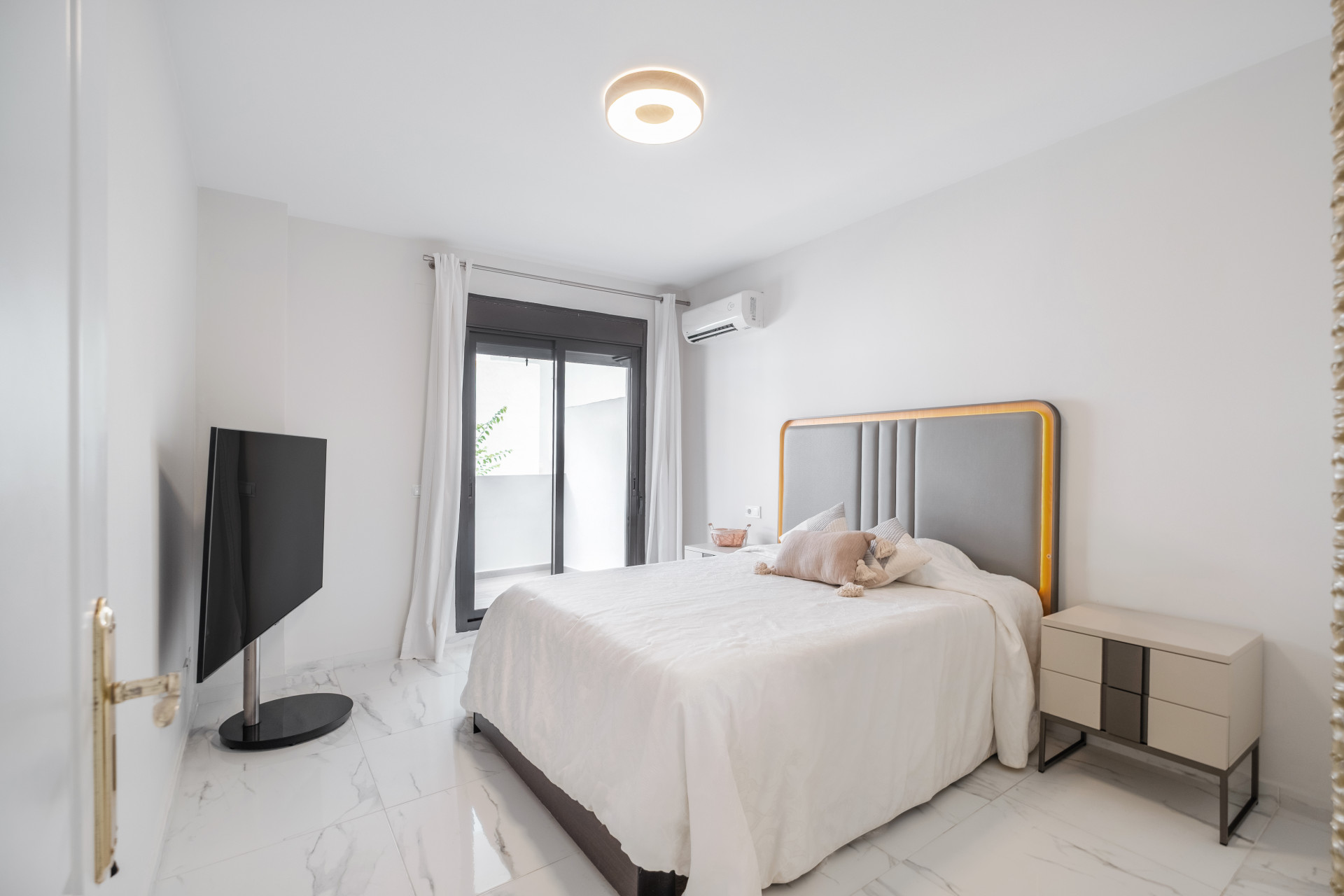 3 Bed, 2 Bath, ApartmentFor Sale, Marbella, Malaga