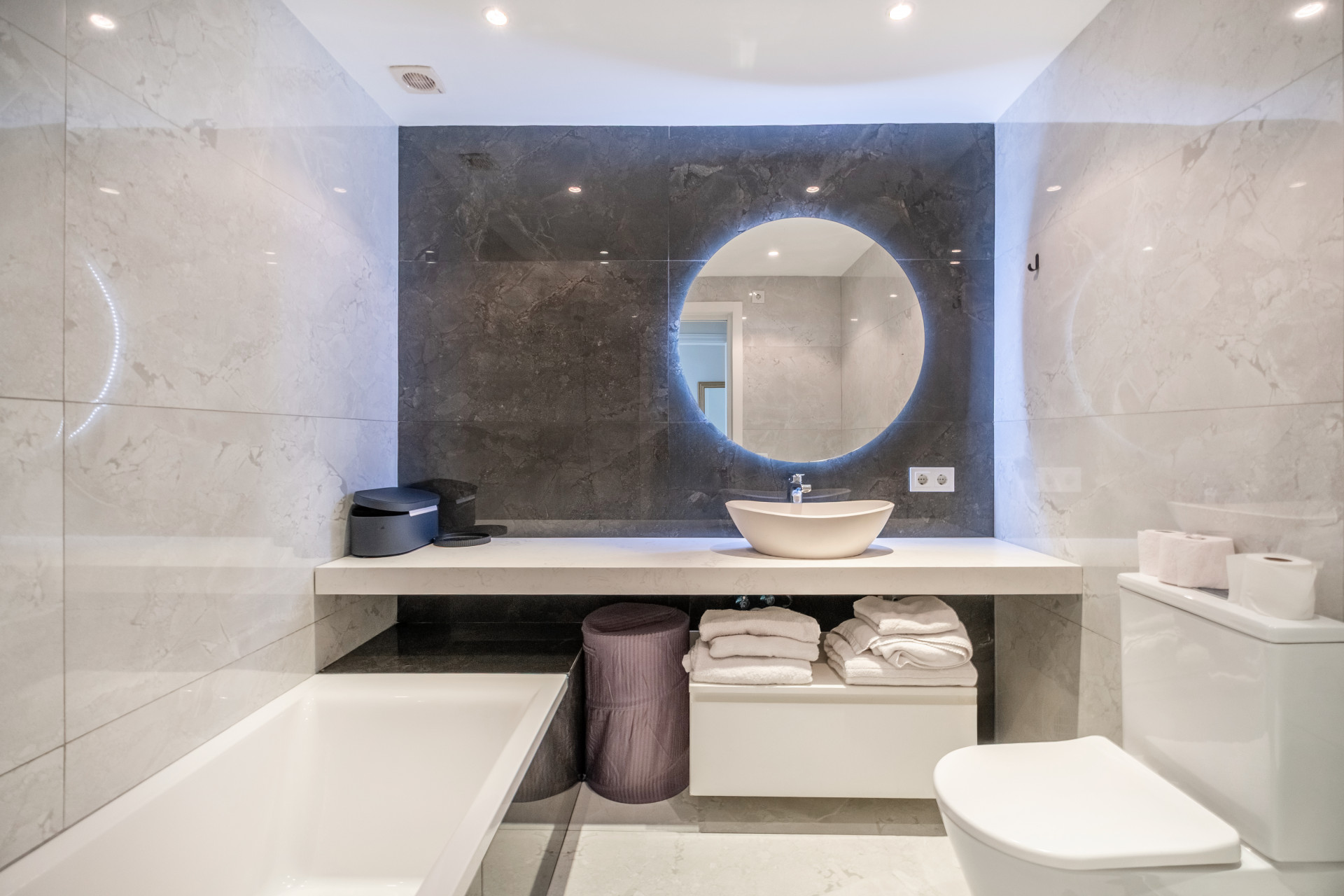 3 Bed, 2 Bath, ApartmentFor Sale, Marbella, Malaga