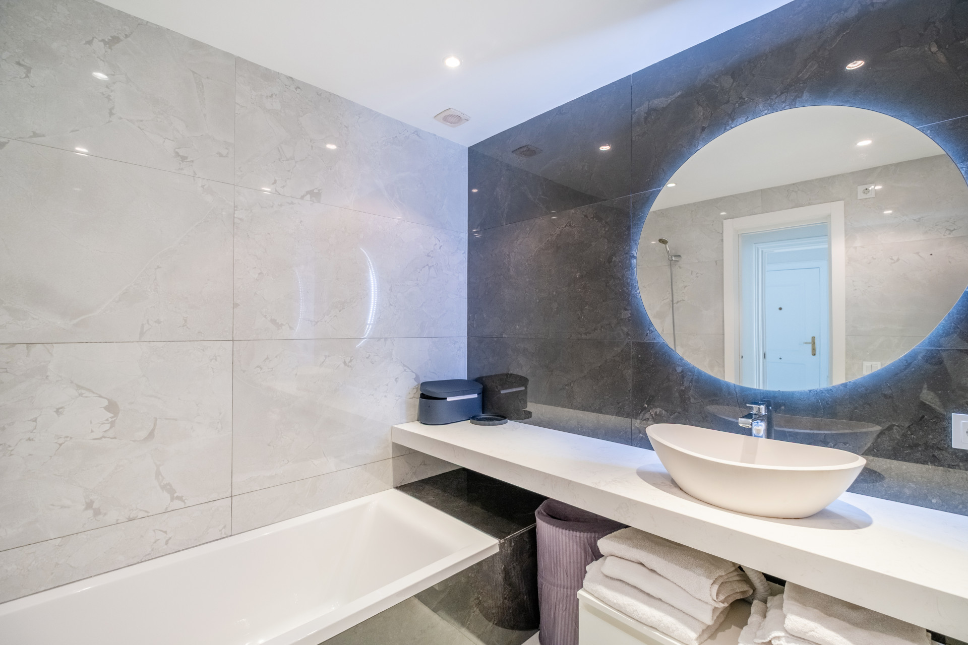 3 Bed, 2 Bath, ApartmentFor Sale, Marbella, Malaga