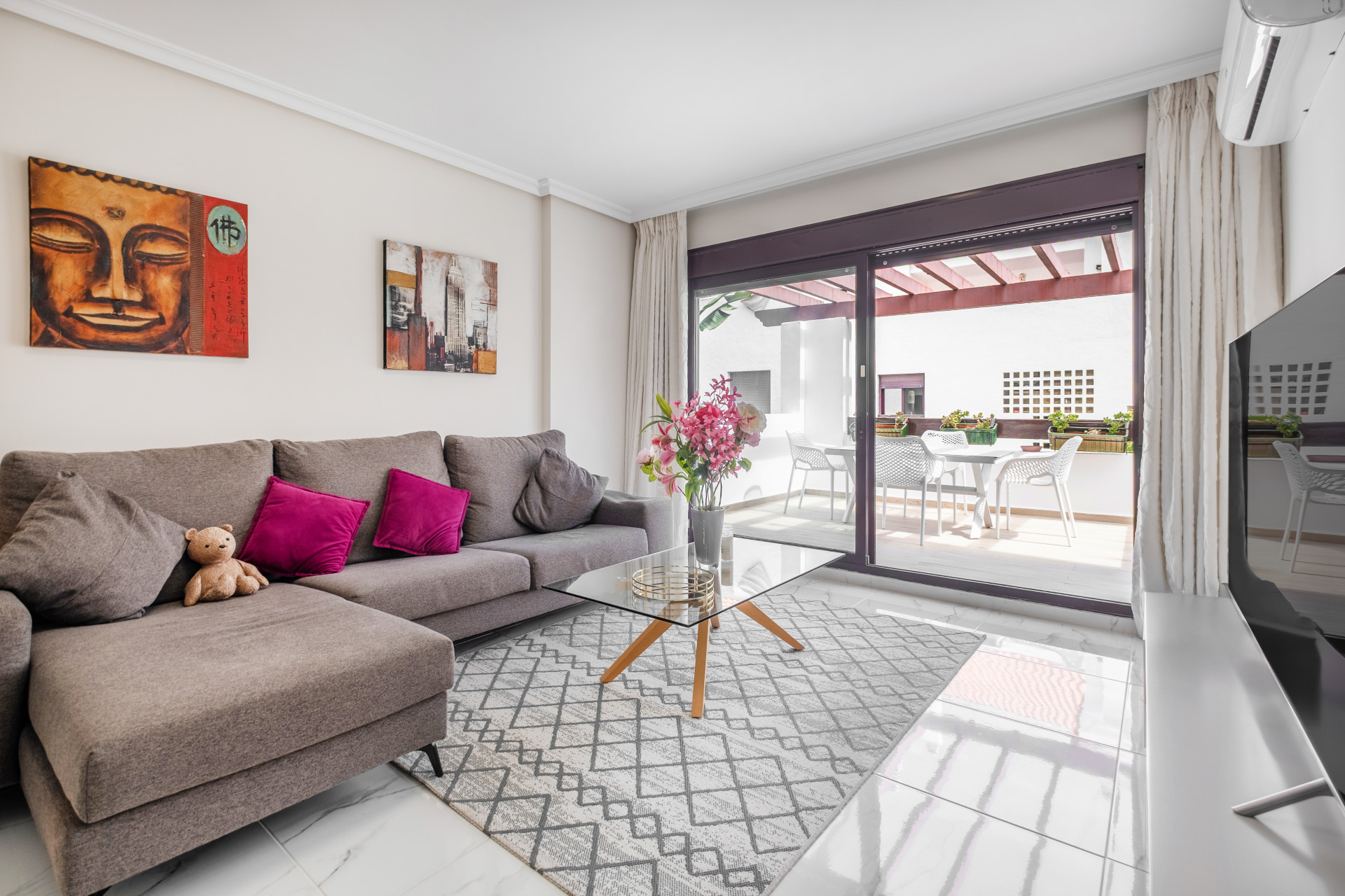 3 Bed, 2 Bath, ApartmentFor Sale, Marbella, Malaga