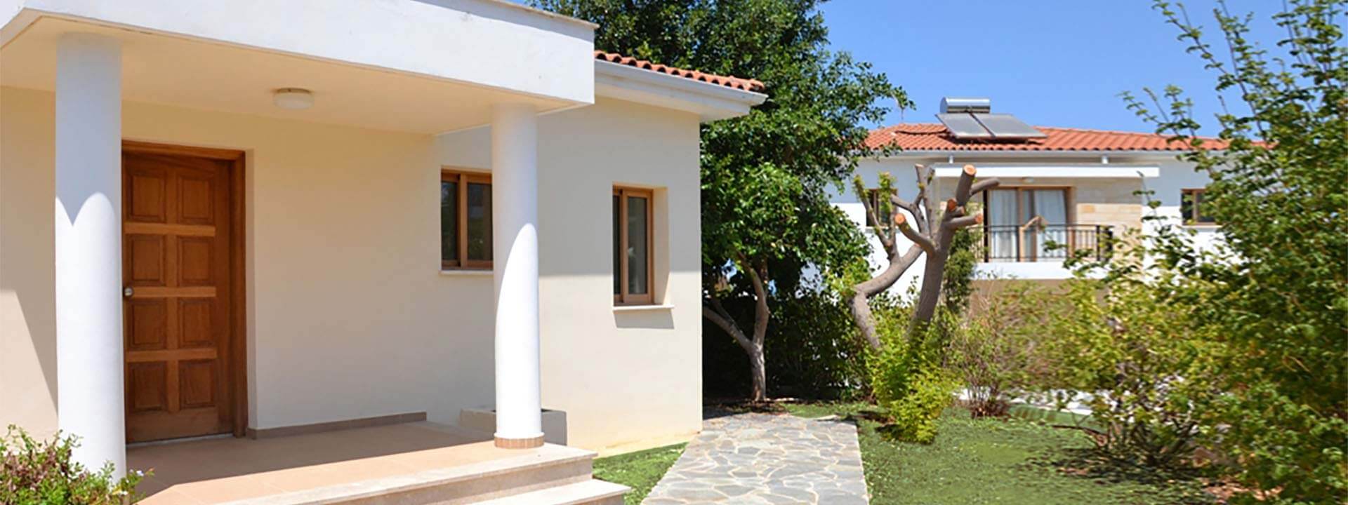 HouseFor Sale, Polis