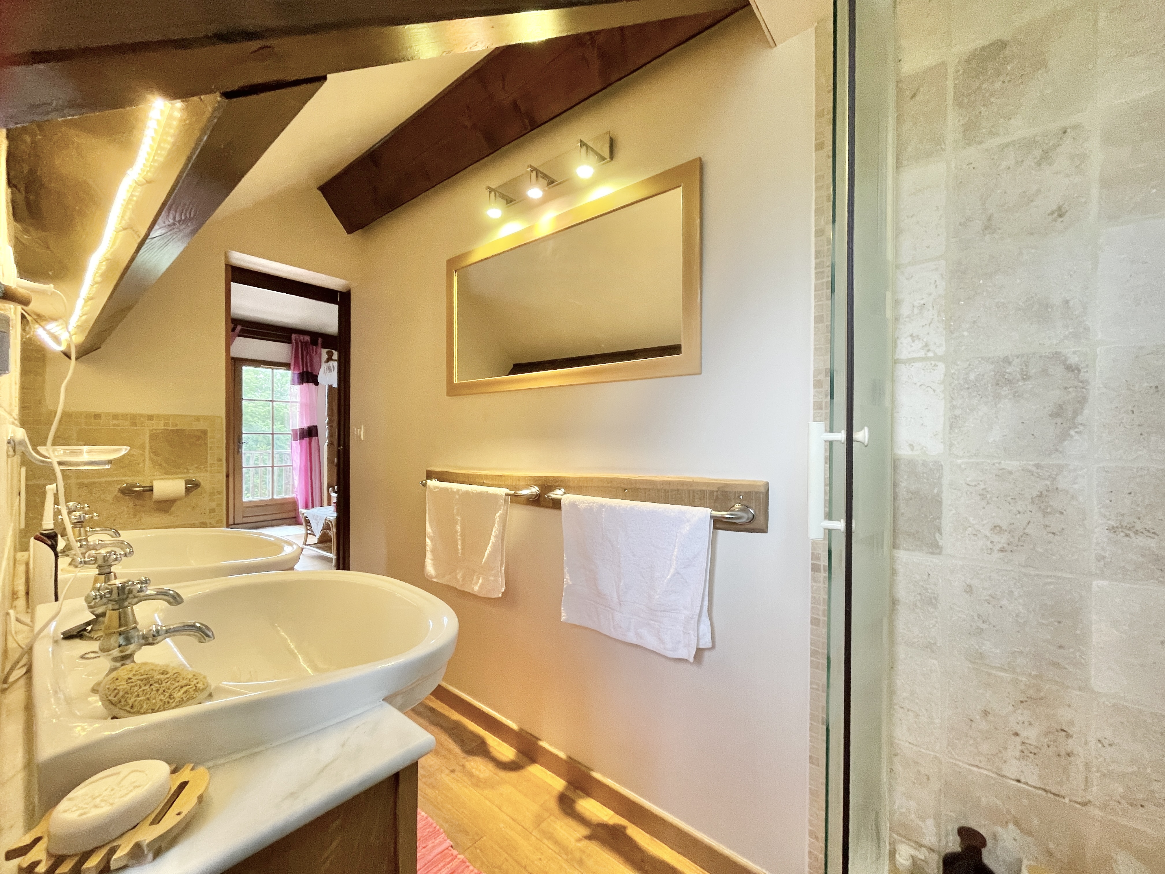 9 Bed, 2 Bath, HouseFor Sale, Rouffignac st cernin de r, Dordogne, Aquitaine, 24580