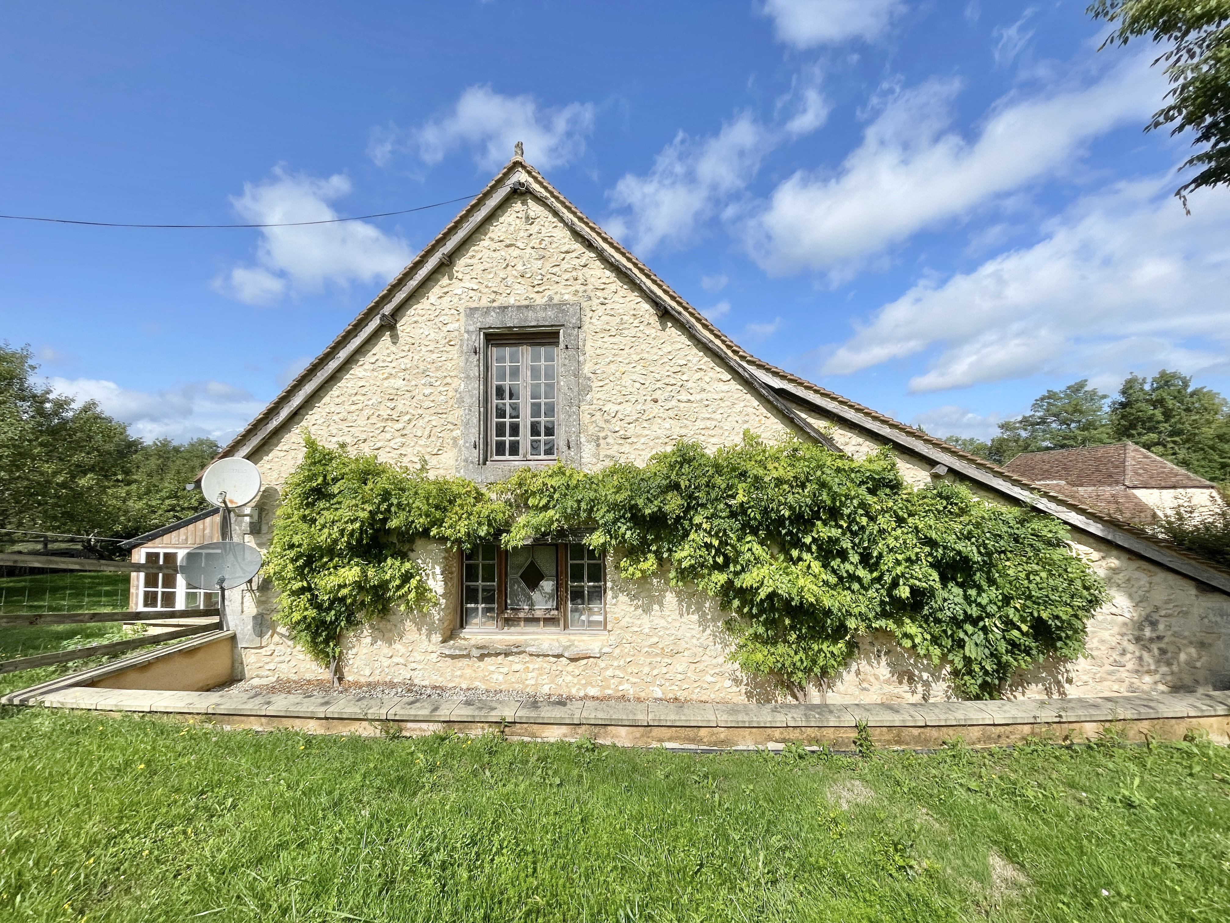 9 Bed, 2 Bath, HouseFor Sale, Rouffignac st cernin de r, Dordogne, Aquitaine, 24580
