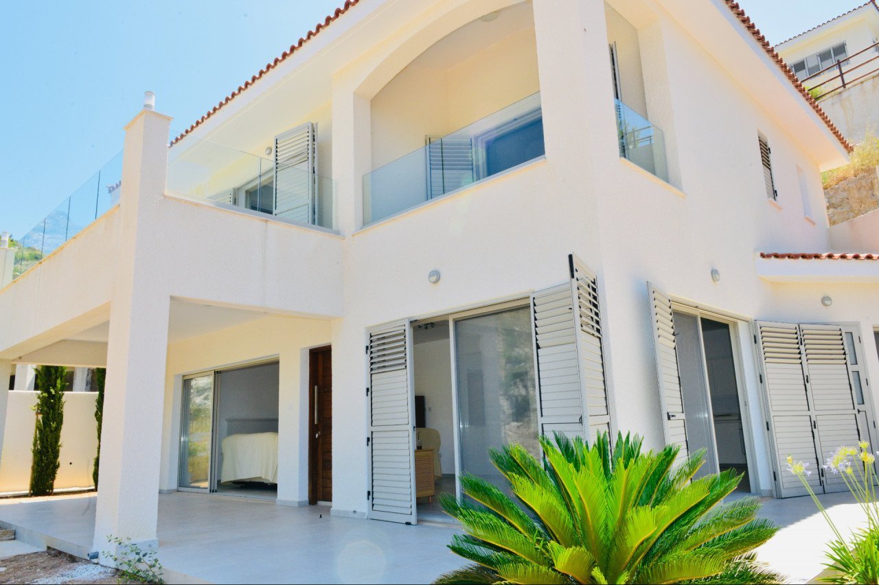 4 Bed, 3 Bath, HouseFor Sale, Kamares, Paphos
