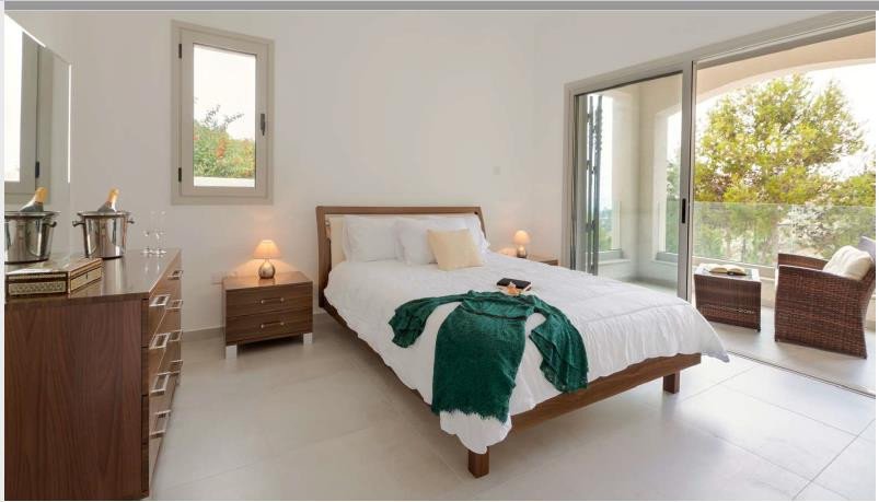 4 Bed, 3 Bath, HouseFor Sale, Kamares, Paphos