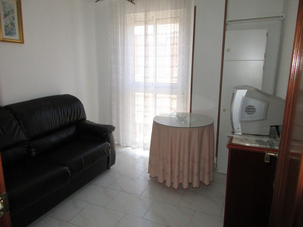 3 Bed, 1 Bath, ApartmentFor Sale, Fuengirola, Malaga