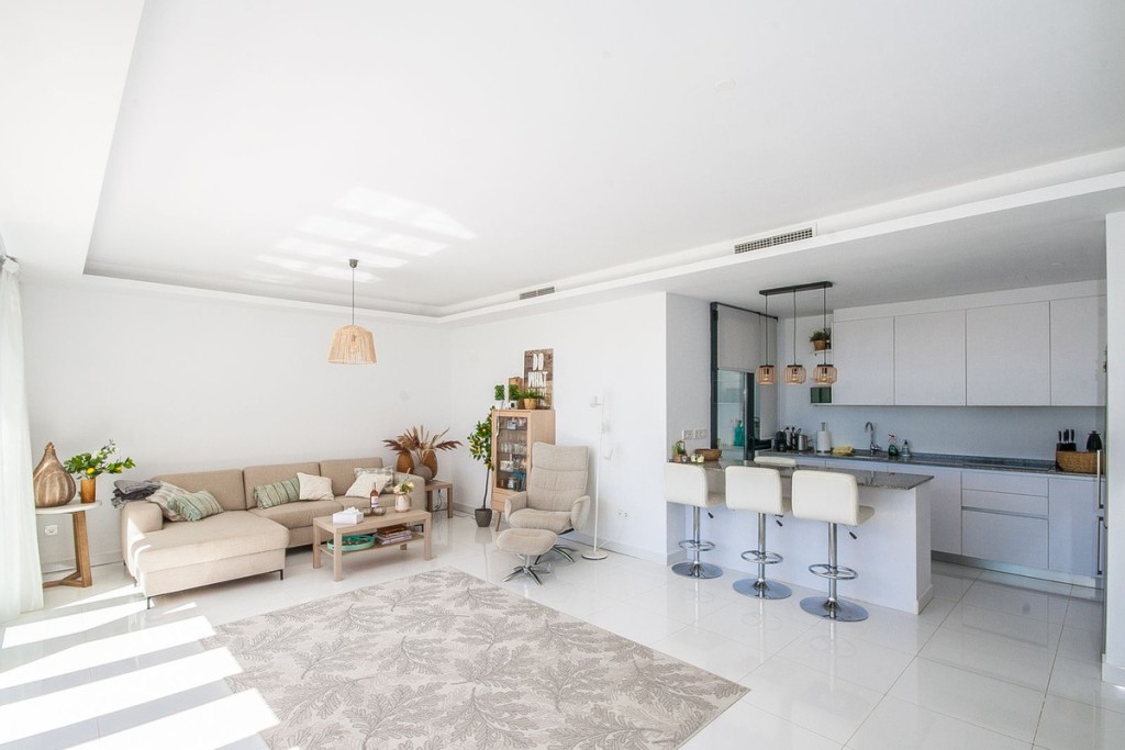 3 Bed, 2 Bath, HouseFor Sale, Estepona, Malaga