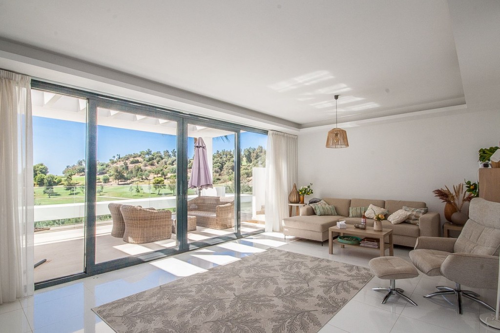 3 Bed, 2 Bath, HouseFor Sale, Estepona, Malaga