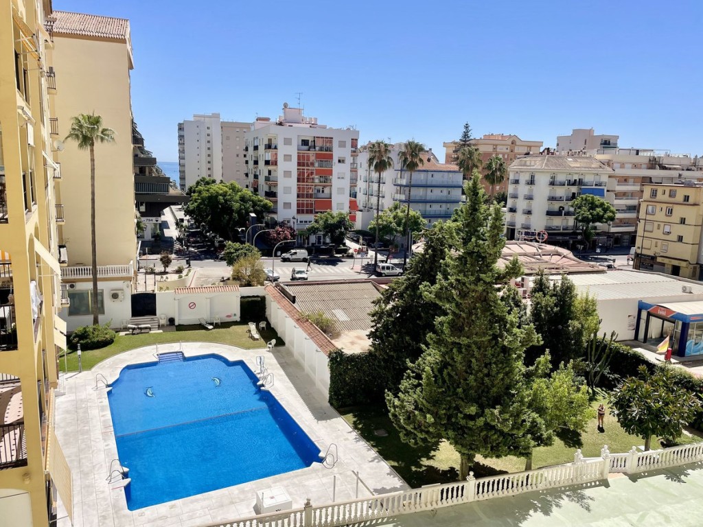 3 Bed, 2 Bath, ApartmentFor Sale, Fuengirola, Malaga