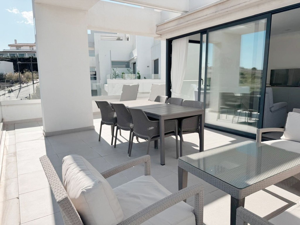 3 Bed, 2 Bath, ApartmentFor Sale, Estepona, Malaga