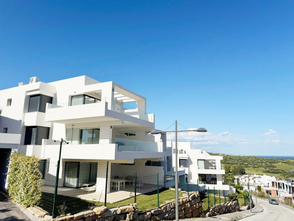 3 Bed, 2 Bath, ApartmentFor Sale, Estepona, Malaga