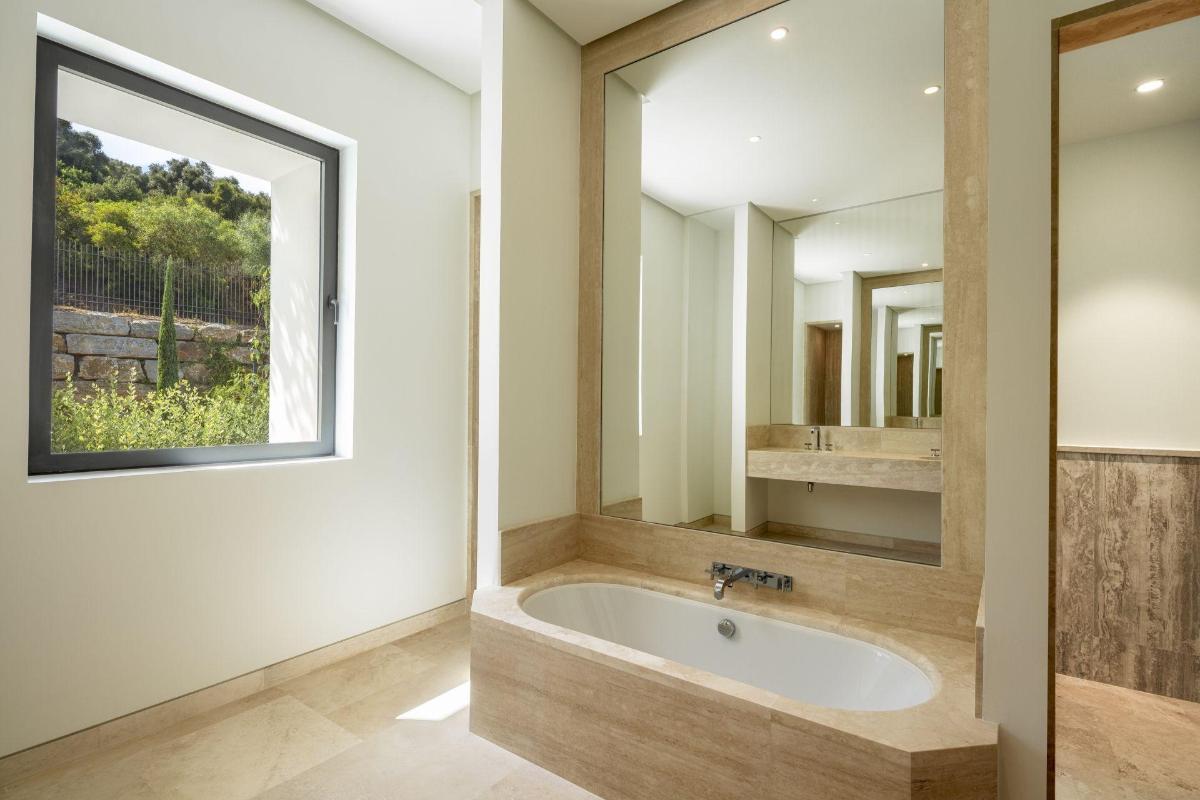 5 Bed, 5 Bath, HouseFor Sale, Casares, Costa del Sol