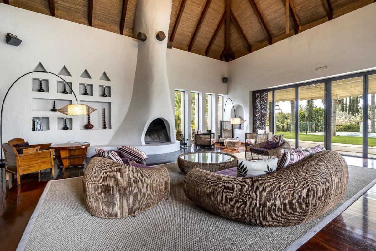 5 Bed, 6 Bath, HouseFor Sale, Estepona, Costa del Sol