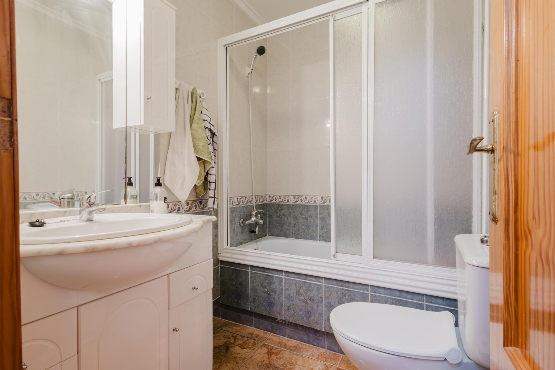 3 Bed, 2 Bath, ApartmentFor Sale, Torrevieja, Alicante