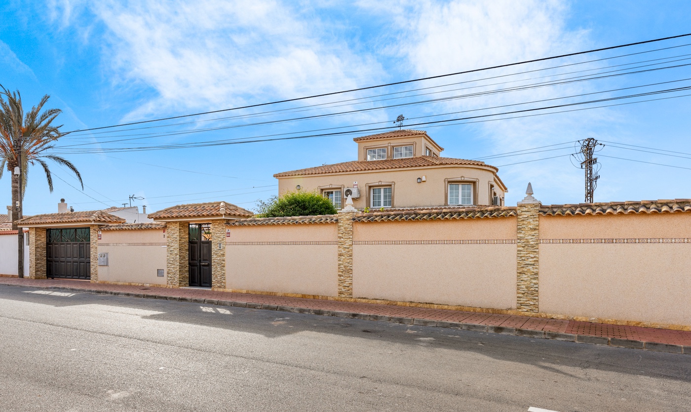 4 Bed, 3 Bath, HouseFor Sale, Torrevieja, Alicante
