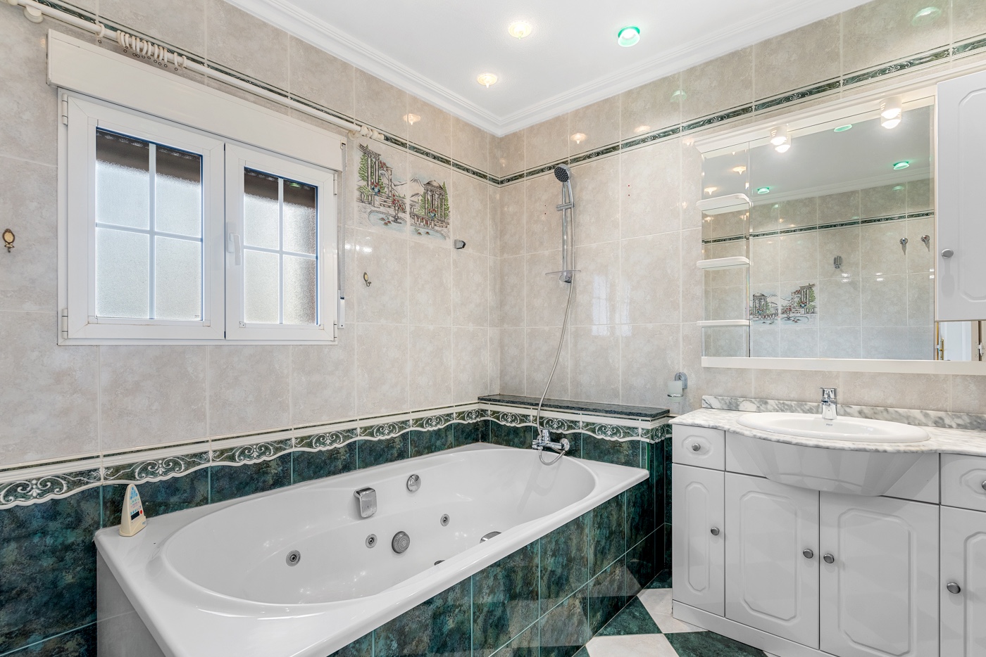 4 Bed, 3 Bath, HouseFor Sale, Torrevieja, Alicante