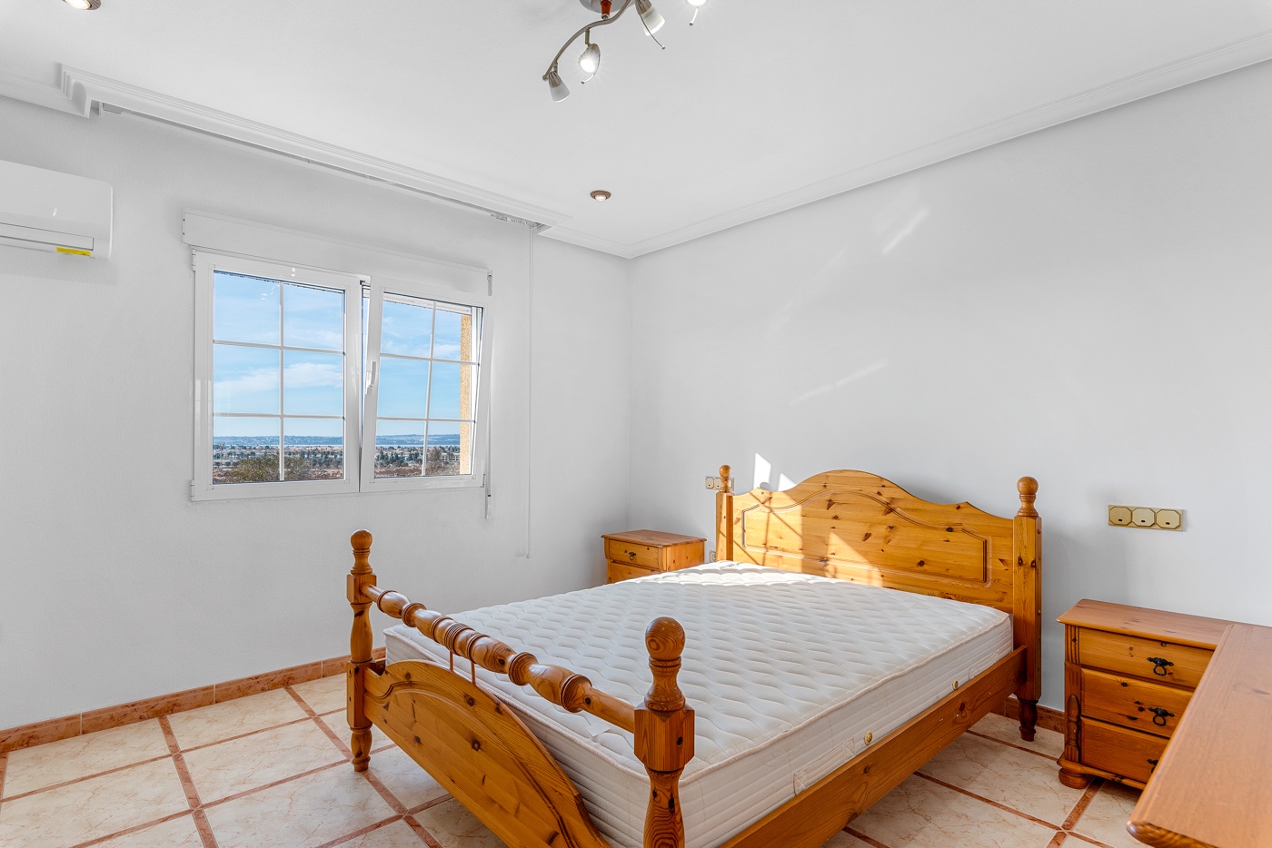 4 Bed, 3 Bath, HouseFor Sale, Torrevieja, Alicante