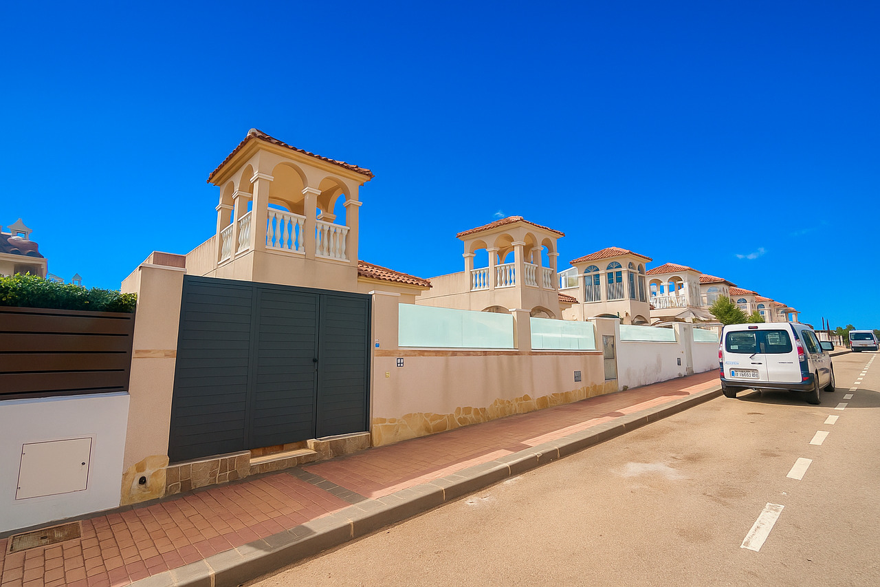 3 Bed, 2 Bath, HouseFor Sale, Algorfa, Alicante