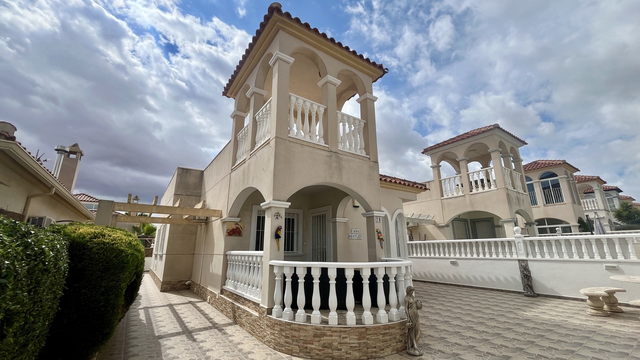 3 Bed, 2 Bath, HouseFor Sale, Algorfa, Alicante