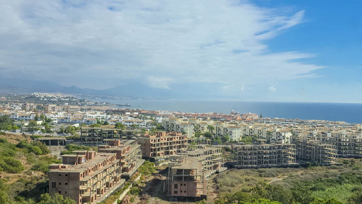 3 Bed, 2 Bath, ApartmentFor Sale, La Duquesa, Malaga