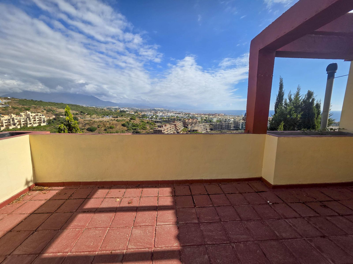 3 Bed, 2 Bath, ApartmentFor Sale, La Duquesa, Malaga