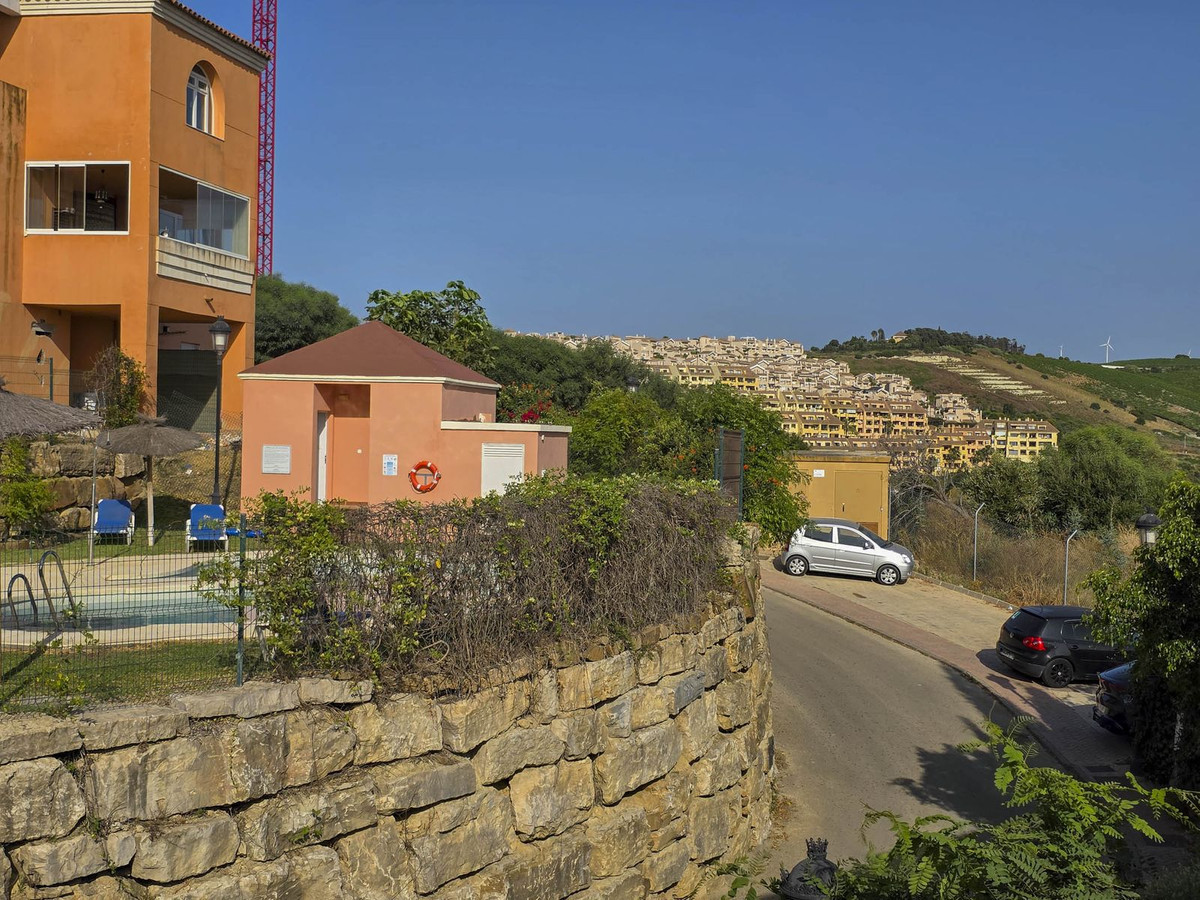 3 Bed, 2 Bath, ApartmentFor Sale, La Duquesa, Malaga