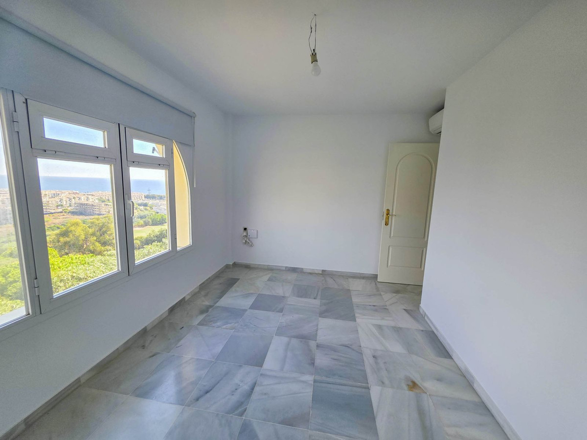 3 Bed, 2 Bath, ApartmentFor Sale, La Duquesa, Malaga