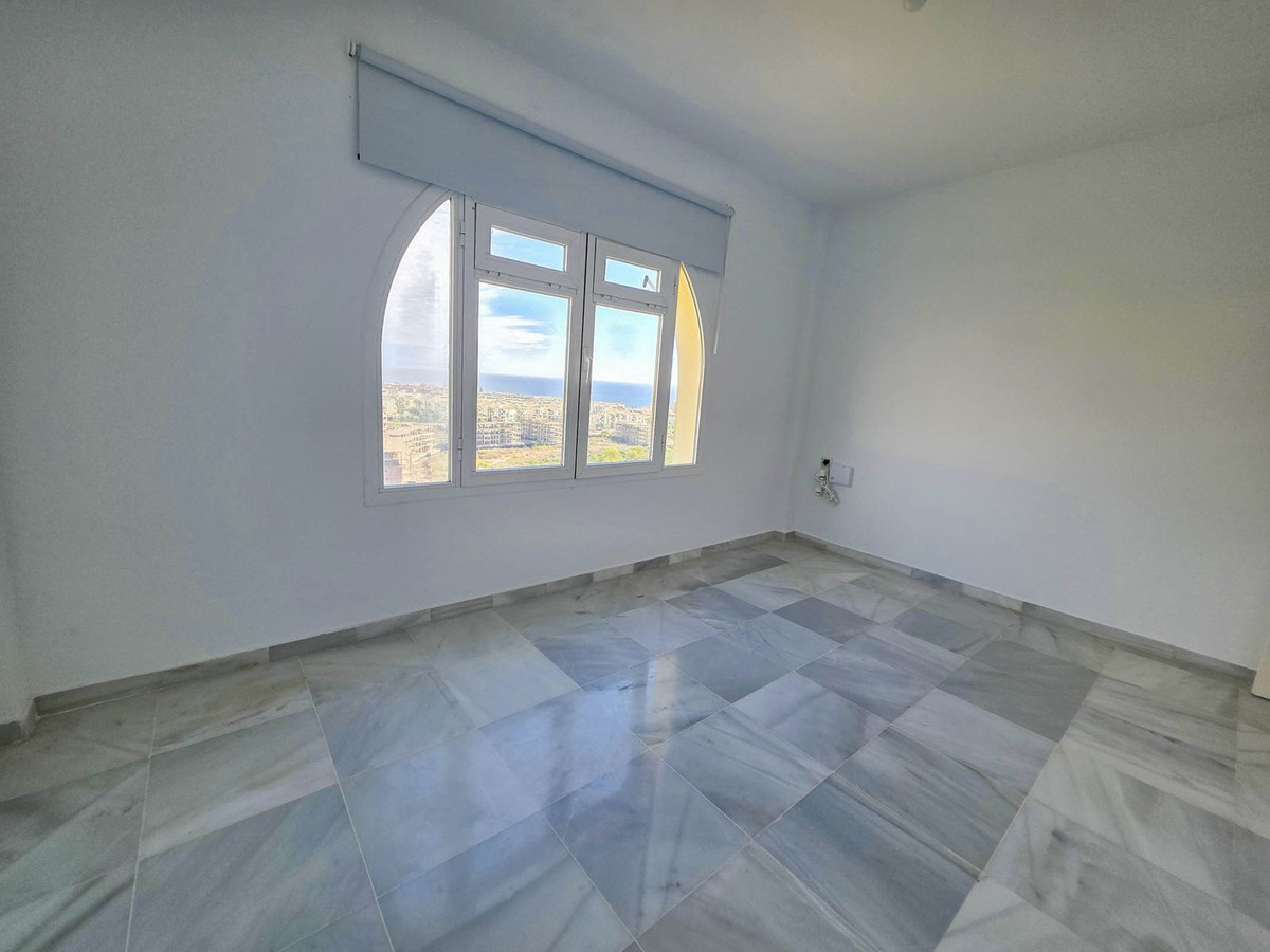 3 Bed, 2 Bath, ApartmentFor Sale, La Duquesa, Malaga