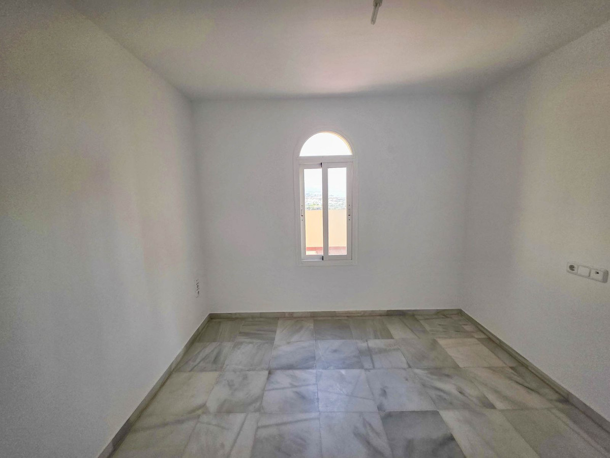 3 Bed, 2 Bath, ApartmentFor Sale, La Duquesa, Malaga