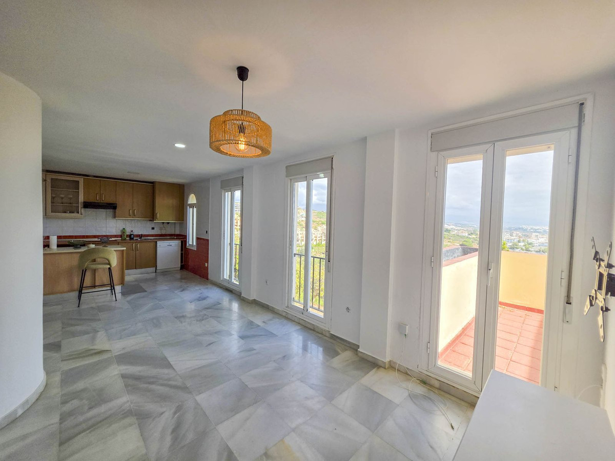 3 Bed, 2 Bath, ApartmentFor Sale, La Duquesa, Malaga