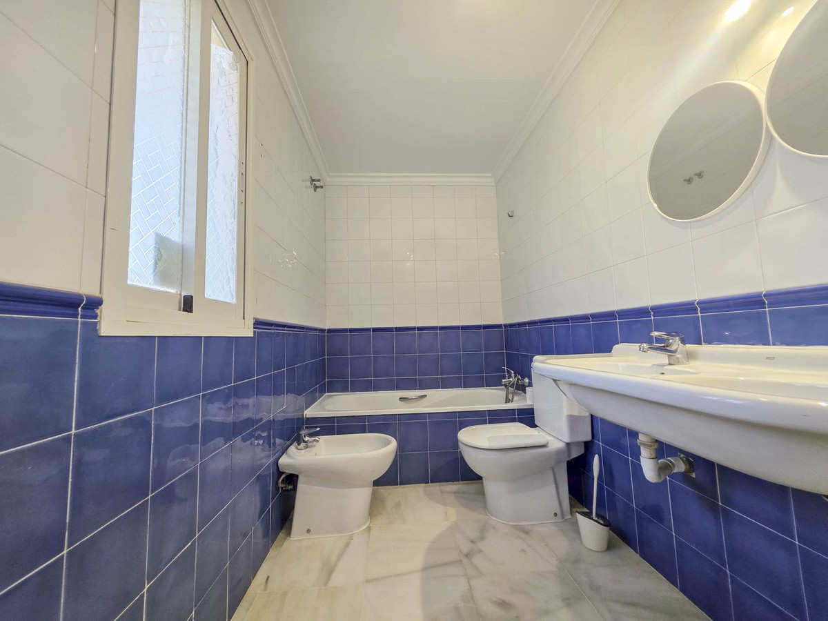 3 Bed, 2 Bath, ApartmentFor Sale, La Duquesa, Malaga