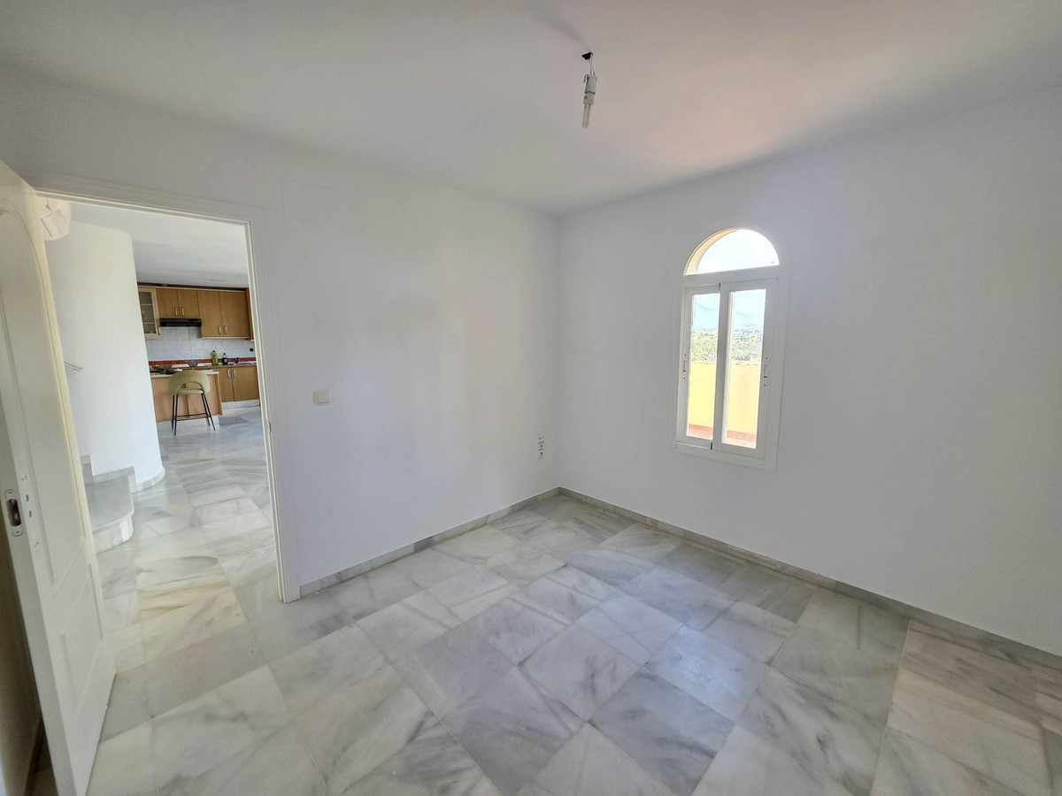 3 Bed, 2 Bath, ApartmentFor Sale, La Duquesa, Malaga